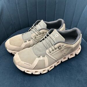 Women’s OnCloud size 8